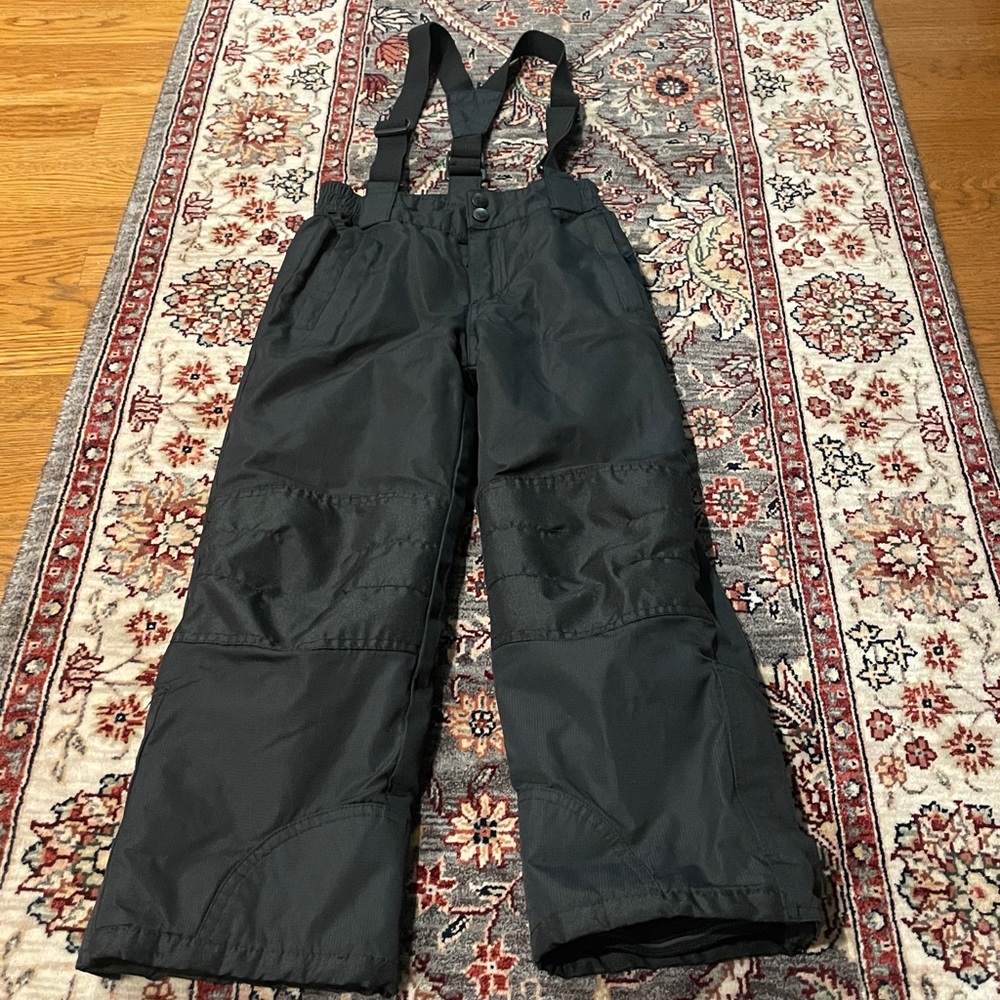 EUC Kids Mountain Warehouse black ski snow pants 7-8yrs black suspenders